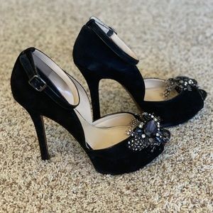 Enzo Angiolini black feather heels